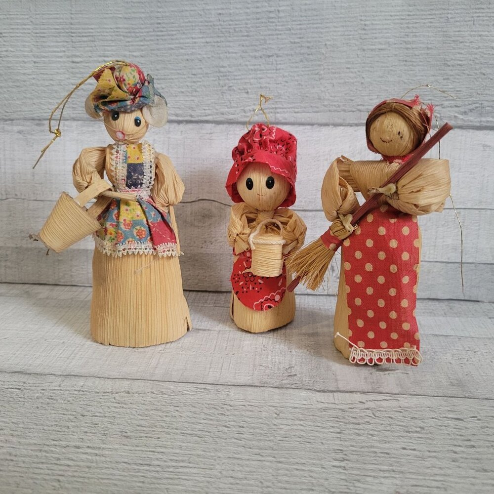 Set Of 3 Handmade Corn Husk Dolls With Red & Floral Accents